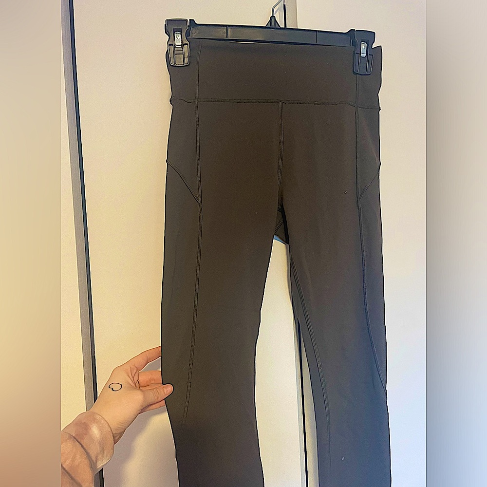 Lululemon In Movement 7/8 Everlux Tight size 4 - Picture 7 of 10